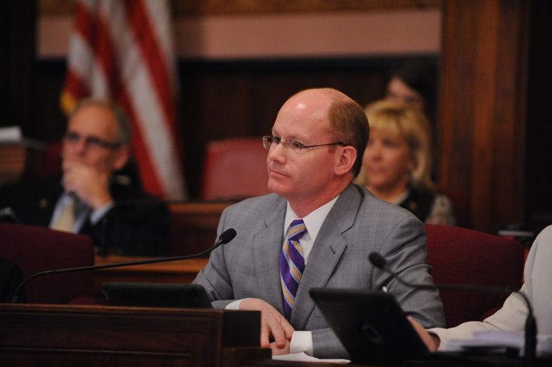 Sen. Harmon presides over Executive Committee