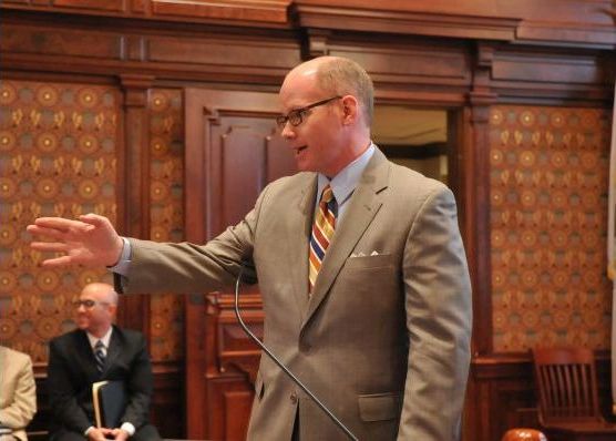 Harmon speaks in the Senate3